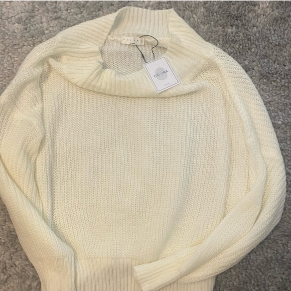 Exlura Sweaters - NWT Exlura Off The Shoulder Ivory Sweater